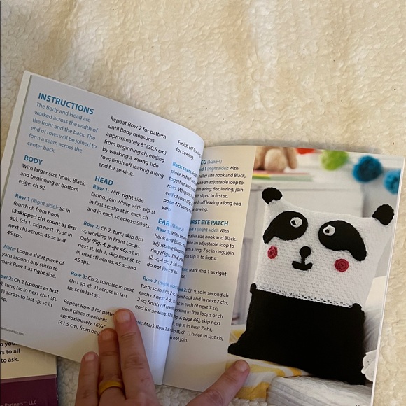 Crochet Guide and Pattern Book Set - Picture 4 of 7